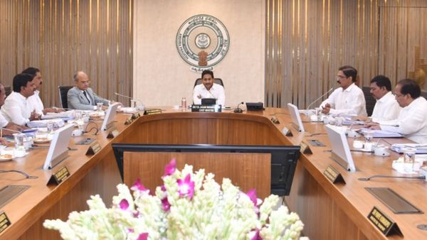 ఏపీ కేబినెట్ కీలక నిర్ణయాలు-3 వేలకు పెన్షన్- 25 లక్షలకు ఆరోగ్యశ్రీ-విశాఖలో లైట్ మెట్రో..!