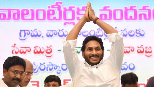 AP Volunteers: వాలంటీర్లకు జగన్ బర్త్ డే గిఫ్ట్-జనవరి 1 నుంచి పెరగనున్న జీతం..!