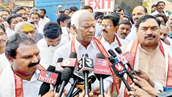 ఐనవోలు మల్లన్న జాతరలో మాజీ మంత్రులు, బీఆర్ఎస్ నేతలకు చేదు అనుభవం