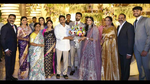 షర్మిల కుమారుడి నిశ్చితార్థానికి సీఎం జగన్‌ దంపతులు