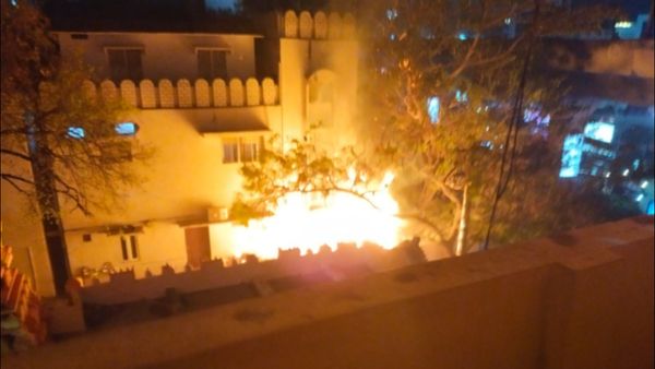 మాదాపూర్ పోలీస్ స్టేషన్‌లో భారీ అగ్ని ప్రమాదం: పేలిన సిలిండర్లు!