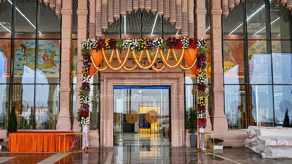 అయోధ్య విమానాశ్రయాన్ని తమ ఆధీనంలోకి తెచ్చుకున్న కేంద్ర బలగాలు