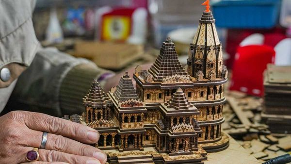 Ayodhya ram mandir: అయోధ్యకు ఆహ్వానాలు అందుకున్న రాజకీయ ప్రముఖులు వీరే!!