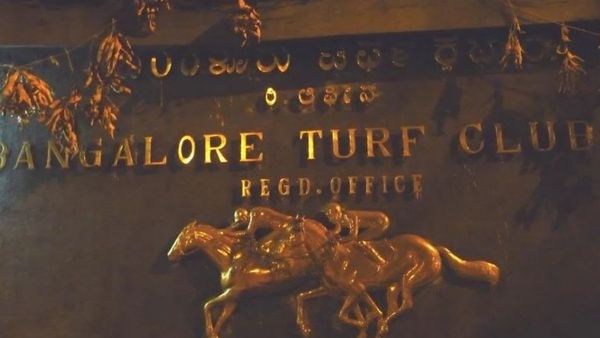 టర్ప్ క్లబ్ లో బెట్టింగ్, రౌడీషీటర్ల ఎంట్రీ, వెనుక వైట్ కాలర్, ఏం జరుగుతోంది, కోట్లలో జీఎస్టీ ?