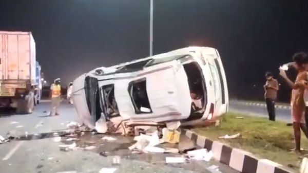 రోడ్డు ప్రమాదంలో గాయపడ్డ వైసీపీ ఎమ్మెల్సీ.. పీఏ దుర్మరణం: జానీ మాస్టర్ కారులో