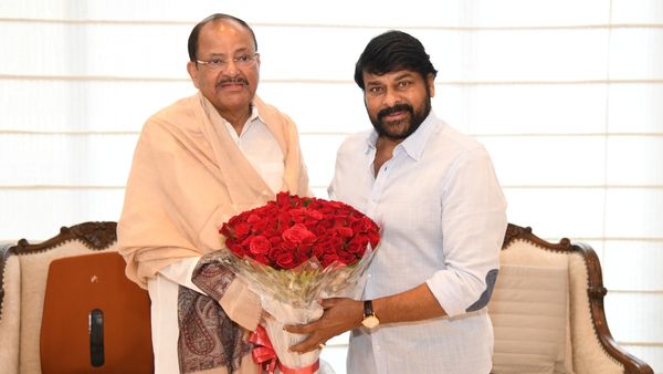 చిరంజీవి మూడో కన్ను.. వెంకయ్య స్వయంకృషి: ‘పద్మవిభూషణ్’ల కలయిక