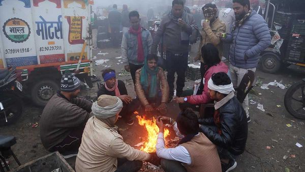 Winter: తెలంగాణలో క్రమంగా పెరుగుతోన్న చలి.. పడిపోయిన ఉష్ణోగ్రతలు..