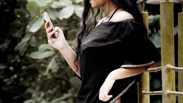 ఆన్ లైన్ లో మీకు ఉద్యోగం, సైబర్ పోలీసుల పేరుతో భార్గవికి ఎన్ని లక్షలు మోసం చేశారంటే ?