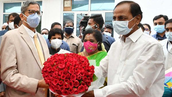 మాజీ సీజేఐ ఎన్వీ రమణకు కేసీఆర్ లోక్‌సభ సీటు ఆఫర్..!!