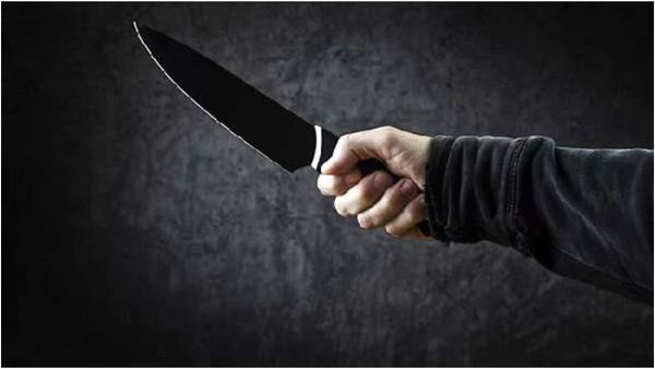 బెడ్ రూమ్ లో భార్య పక్కలో ఉంటే పీసులు పీసులుగా నరికేశారు, అత్తారింటిలో వేట !