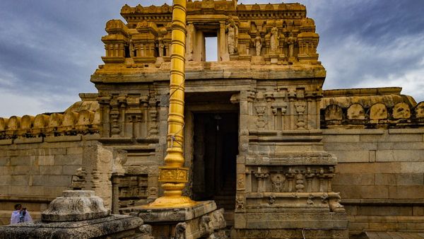 హిందూ ఆధ్యాత్మిక స్థావ‌రం.. లేపాక్షి వీర‌భ‌ద్ర ఆల‌యం..