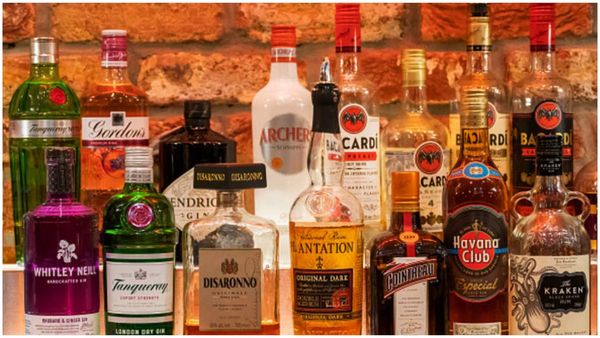 Saudi Arabia: సౌదీ అరేబియా సంచలన నిర్ణయం.. ఇక మందుబాబులకు పండుగే..!