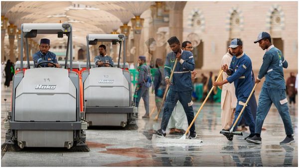 ఆ మసీదు క్లీనింగ్ కోసం వాడేది నీళ్లు కాదు.. రోజూ 30 వేల లీటర్ల పెర్‌ఫ్యూమ్