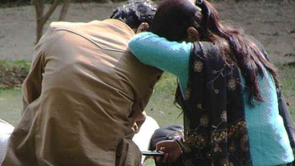 అక్రమ సంబంధాలు, ఒకరు ఏం చేశారు ?, ఇంకో కిలాడీ లేడీ ఏం చేసిందంటే ? కామం కోసం !