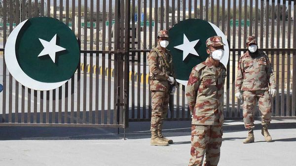 పాకిస్తాన్‌పై సర్జికల్ స్ట్రైక్స్- రాత్రికి రాత్రి అనూహ్య పరిణామాలు