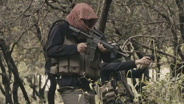 9 మంది పాకిస్తానీయుల కాల్చివేత: తీవ్ర ఉద్రిక్తత