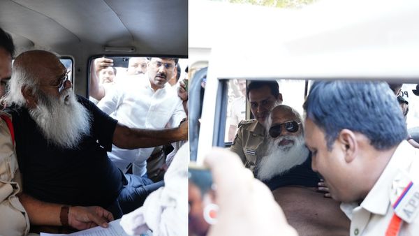 జేసీ ప్రభాకర్ రెడ్డిపై రెండు పోలీస్ స్టేషన్ లలో కేసులు నమోదు.. కారణమిదే!!