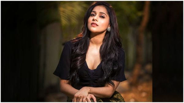 Rashmi Gautam: ఆ పనులంటే ఏమిటీ.. నెటిజన్‍పై ఫైర్ అయిన రష్మీ..