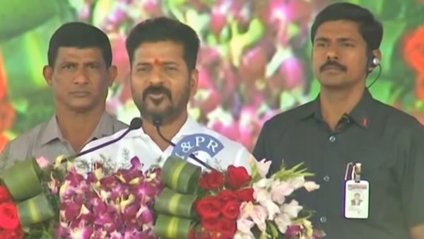 2 లక్షల ఉద్యోగాలు ఏడాదిలో భర్తీ చేస్తాం: గత సర్కారులా కాదంటూ రేవంత్ రెడ్డి