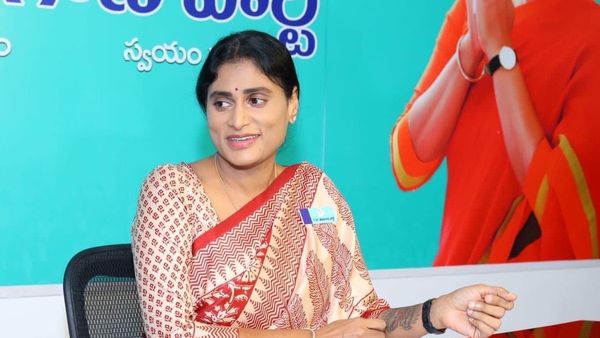 ఏపీలో షర్మిలతో కాంగ్రెస్ కొత్త గేమ్ ప్లాన్..!!