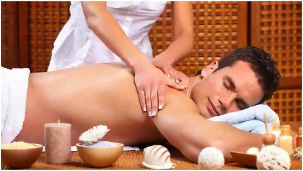 బ్యూటీపార్లల్ ముసుగులో నా భార్య అలా చేస్తోందా ?, అర్దరాత్రి చంపేసి పార్క్ లో నిద్రపోయిన భర్త !