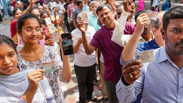 ఏపీ రాజకీయ పార్టీలకు ఈసీ షాక్- ఏకంగా 5.6 లక్షల ఓట్ల తొలగింపు..!