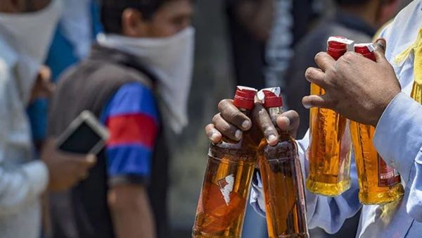 ఆంధ్రా లిక్కర్ పరువు తీసేసిన పక్క రాష్ట్రం మంత్రి, మన మందుతో పోల్చుకుంటే ? !