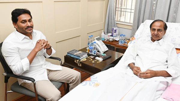 కేసీఆర్ ఇంటికెళ్లిన వైఎస్ జగన్-సర్జరీ తర్వాత ఆరోగ్య పరిస్ధితిపై ఆరా..!