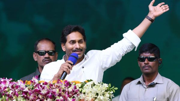 ఎన్నికల వరాలపై జగన్ కసరత్తు - మహిళలకు ఉచిత ప్రయాణం, రుణమాఫీ, ఐఆర్..!?