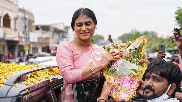 ప్రజల్లోకి షర్మిల - ఆ జిల్లాలపైనే ఫోకస్, తొలి రోజే బల ప్రదర్శన..!!