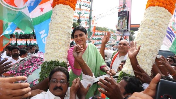 వైఎస్ షర్మిలకు ప్రాణహాని.. భద్రత పెంచాలి!!