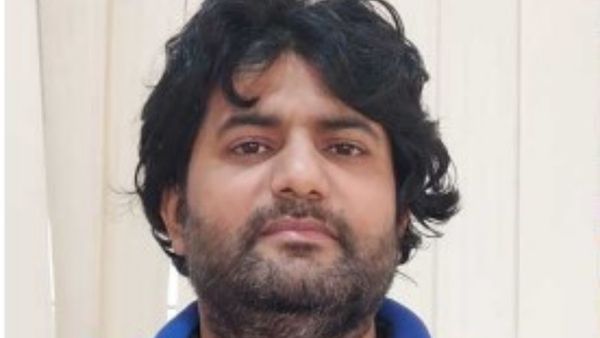 హైదరాబాద్ ఎయిర్‌పోర్టుకు బెదిరింపు మెయిల్స్: ఐటీ ఉద్యోగి అరెస్ట్