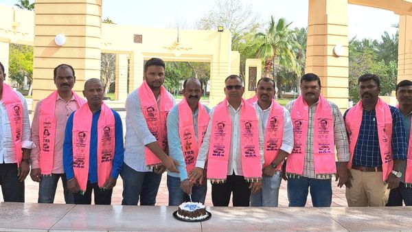 బహ్రెయిన్‌లో ఘనంగా కేసీఆర్ పుట్టినరోజు వేడుకలు