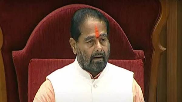 ఏపీ స్పీకర్ సంచలనం: 8 మంది ఎమ్మెల్యేలపై అనర్హత వేటు