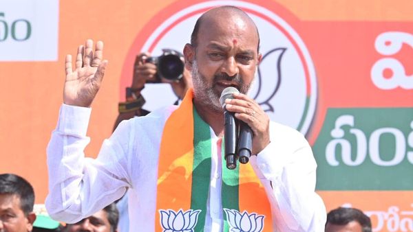 పొన్నంపై వ్యాఖ్యలకు బండి సంజయ్ వివరణ: మంత్రికి ఎంపీ సవాల్, కాంగ్రెస్ వర్సెస్ బీజేపీ