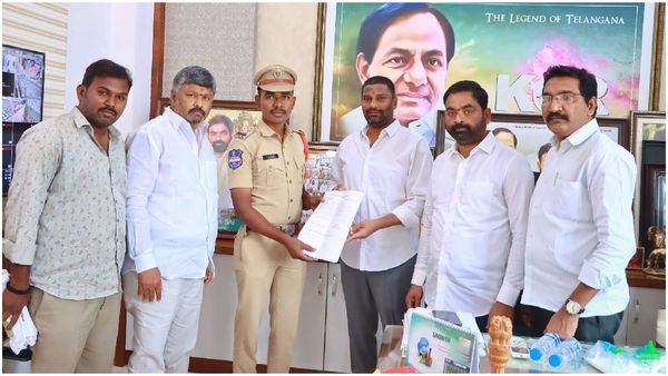 రేవంత్‌ను తిట్టిన ఎఫెక్ట్: బాల్క సుమన్‌‌కు నోటీసులు