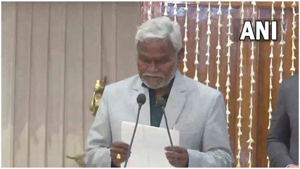 అనిశ్చితికి తెర- కొత్త సీఎం ప్రమాణం