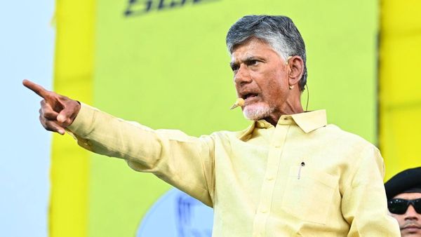 టీడీపీ అభ్యర్ధుల లిస్టులో తొలి మార్పు ? ఆ సీనియర్ నేతకు చంద్రబాబు పిలుపు..!