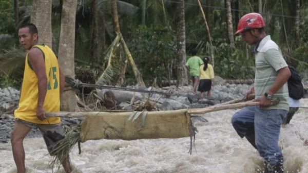 కౌగిలించుకుని చెరువులో శవాలు అయిన జంట, ఆంటీతో ఏమిటి సంబంధం ?