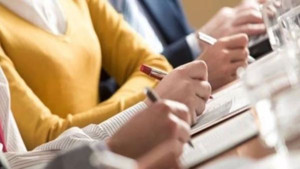 పోటీ పరీక్షల పేపర్ లీకేజీలకు కఠిన శిక్షలు: కేంద్రం కొత్త చట్టం