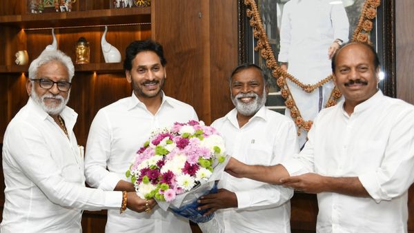 సీఎం జగన్ ఆపరేషన్ టీడీపీ, సీనియర్లకు బాధ్యతలు - చంద్రబాబు రివర్స్ గేమ్..!!