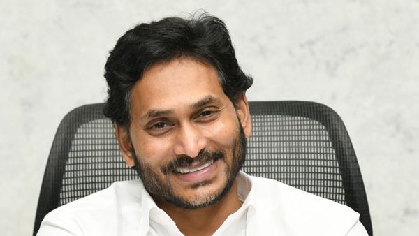 పొత్తుల వేళ కొత్త రాజకీయం - ఢిల్లీకి సీఎం జగన్, ఏం జరుగుతోంది..!!
