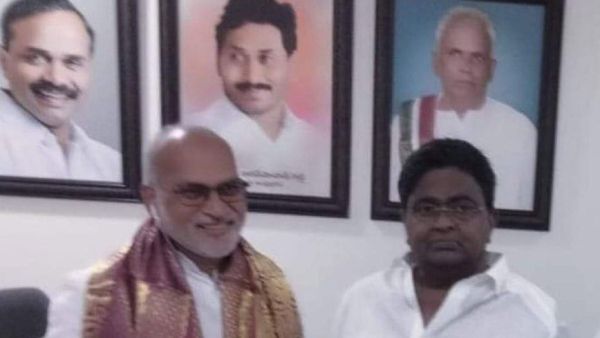 వైసీపీ ఎంపీతో జలీల్ ఖాన్: ఏం జరుగుతోంది?