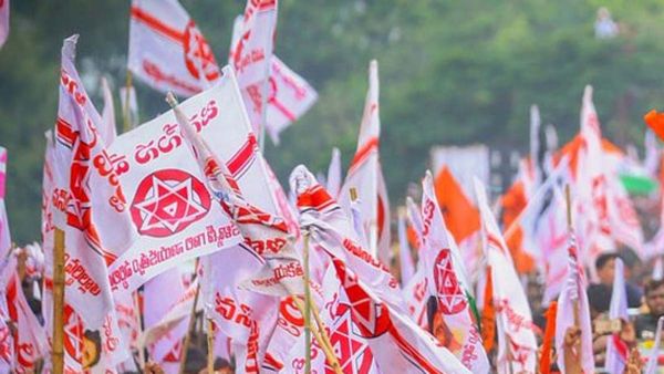 జనసేనలోకి టీడీపీ మాజీ మంత్రి - గోదావరిలో సీట్ల కోసం ఫీట్లు..!!