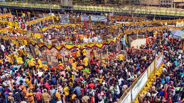 Medaram jatara: నేడు మేడారం జాతరలో తుదిఘట్టం: సమ్మక్క సారలమ్మల వనప్రవేశం!!