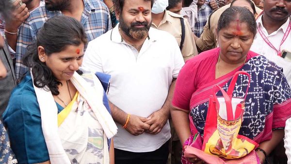 Medaram jatara: భక్తుల ఇళ్లకే మేడారం ప్రసాదం; జాతర పనులపై మంత్రి సీతక్క మార్క్!!