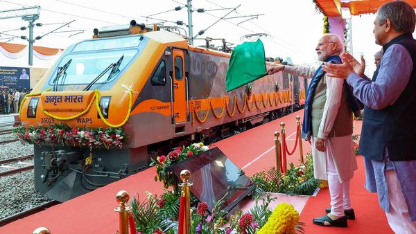 నేడు 500 అమృత్ భారత్ స్టేషన్లకు ప్రధాని మోడీ శంకుస్థాపన.. అసలు ఏమిటీ పథకం?