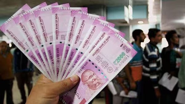 NRI News: ఎన్నారై మహిళను రూ.16 కోట్లకు మోసం చేసిన ప్రైవేట్ బ్యాంక్ మేనేజర్..!