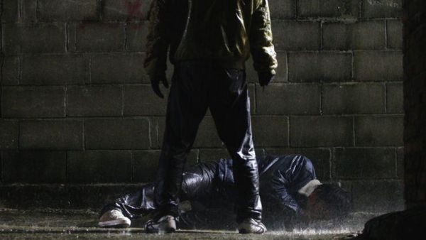 బెడ్ రూమ్ లోనే తల్లిని స్పాట్ లో చంపేసిన కొడుకు, కోపంతో కాలేజ్ స్టూడెంట్ ?