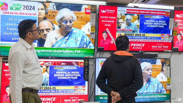 Taxpayers: వేతన జీవులకు ఊరటనివ్వని నిర్మలమ్మ పద్దు ! ఈసారి బడ్జెట్లో..